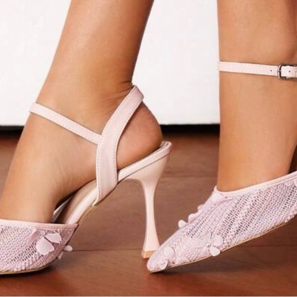 Mesh pink heels. Perfect for weddings. Size 9.5. Never worn - Picture 3 of 3